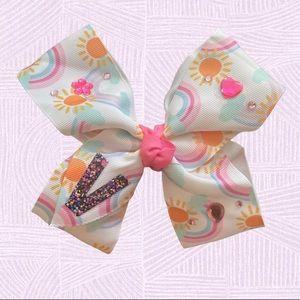 💖 Handcrafted 5 inch hair bow with glitter letter “V” ✨